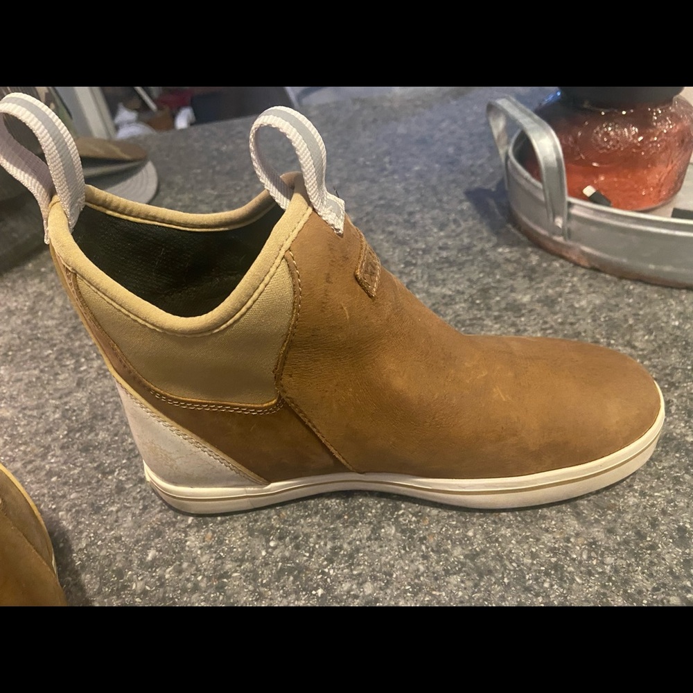 Size 7.5 women’s leather xtratufs